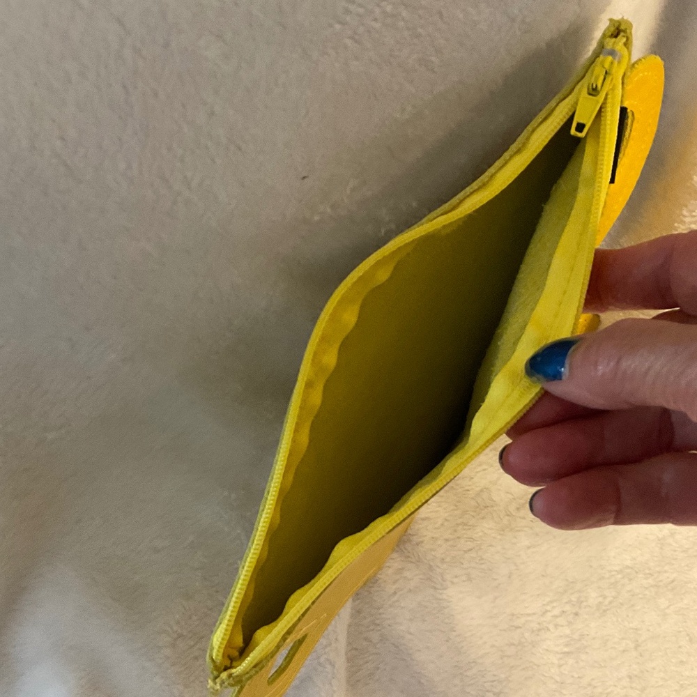 Fun, Yellow "Cup" purse - Picture 4 of 5